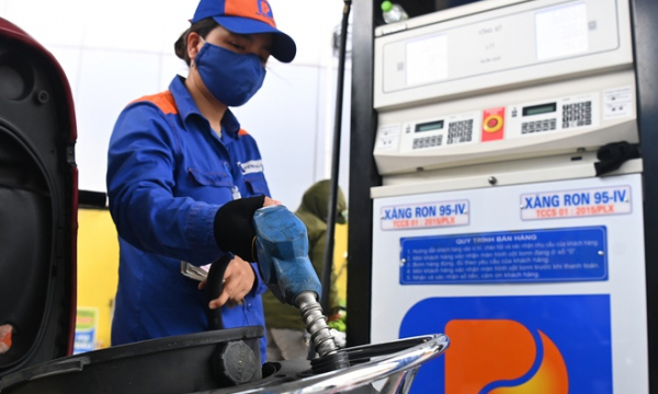 Giá xăng dầu giảm mạnh sau 7 lần tăng liên tiếp