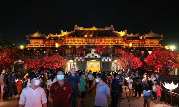 Trong Tuần lễ Festival Huế 2022, doanh thu từ dịch vụ du lịch ước đạt bao nhiêu?