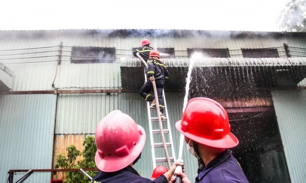 Cháy lớn tại khu công nghiệp ở tỉnh Bình Định