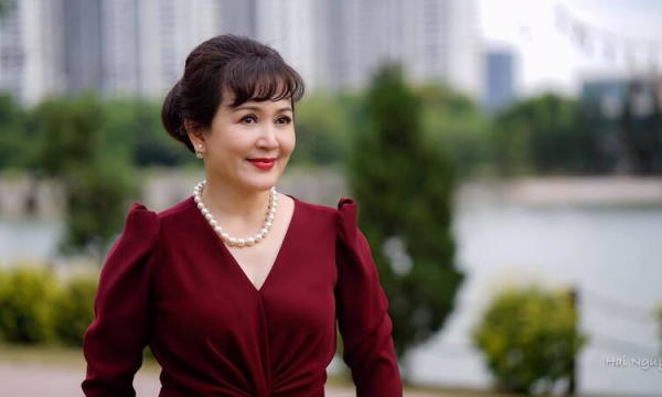 Nhan sắc thách thức cả thời gian của NSND Minh Hòa