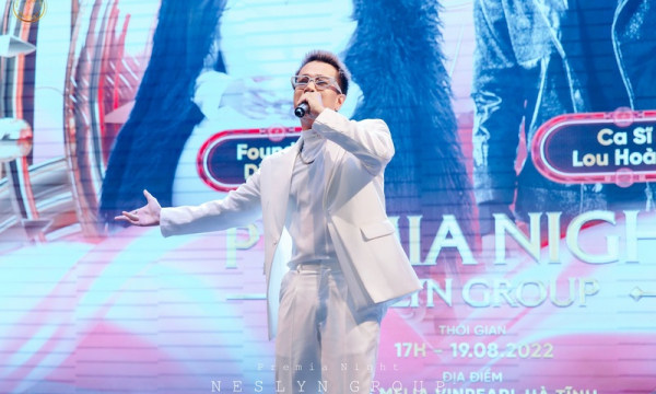 Ca sĩ Lou Hoàng cháy hết mình trong đêm tiệc Premia Night NesLyn Group