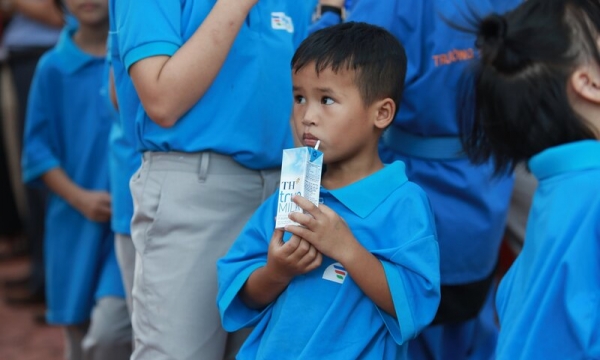 TH true MILK yêu thương dành tặng 27.000 ly sữa tươi tới trẻ em mồ côi vì đại dịch Covid-19