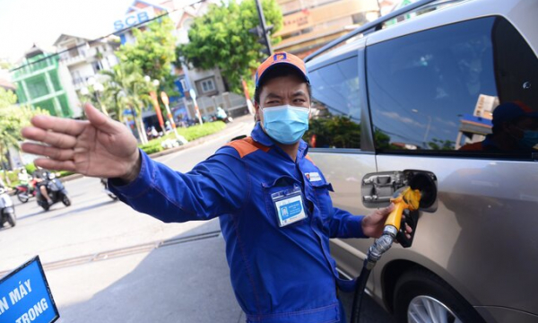 Bộ Công Thương lý giải vì sao giá dầu diesel trong nước lần đầu tiên đắt hơn xăng