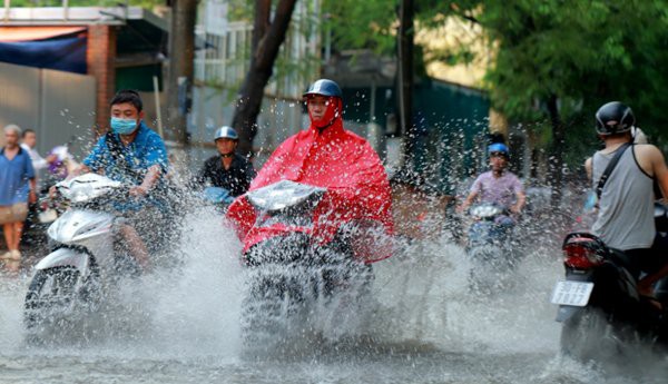 Mưa lớn diện rộng tại các tỉnh Bắc Bộ và Trung Bộ kéo dài đến bao giờ?