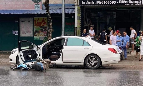 Vụ nam thanh niên chạy xe Wave tông gãy cửa Mercedes S400 gây tranh cãi trên MXH