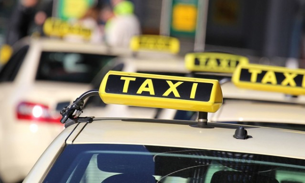 Hà Nội bỏ lệnh cấm taxi tại 9 tuyến đường