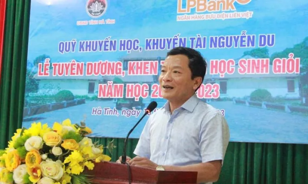 Hà Tĩnh: Thưởng hơn 850 triệu đồng cho giáo viên, học sinh giỏi