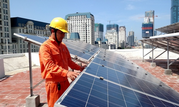 Hà Nội đặt mục tiêu 50% tòa nhà công sở và nhà dân sử dụng điện mặt trời mái nhà