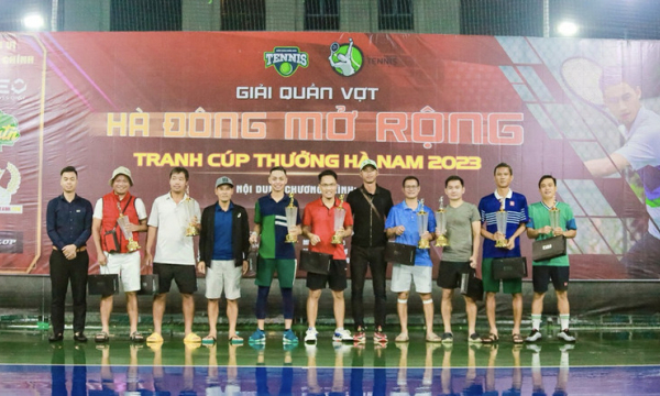 Giải Quần vợt phong trào tại Hà Nội: Hàng trăm vận động viên tham gia tranh tài