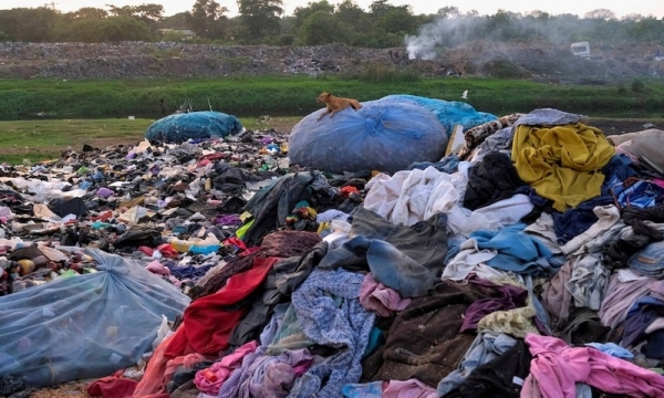 Pháp đề xuất EU cấm xuất khẩu quần áo đã qua sử dụng để giải quyết vấn đề rác thải dệt may