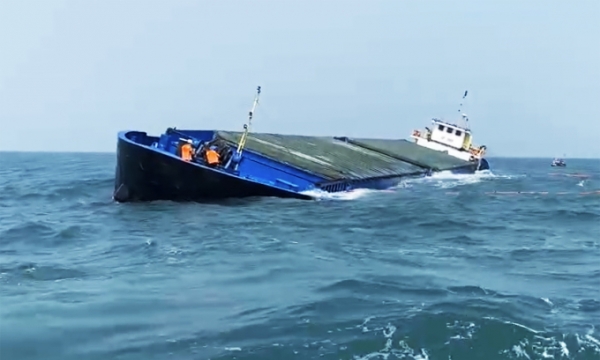 7.000 lít dầu trên chiếc tàu gặp nạn ở Cù Lao Chàm đã được hút ra
