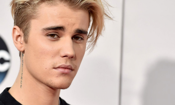 HOT: Nghi vấn Justin Bieber hiếp dâm 2 người khi hẹn hò Selena Gomez