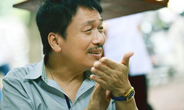 Nhạc sĩ Phú Quang đang tập cai máy thở