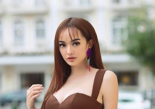 Hot girl 'Em chưa 18' Kaity Nguyễn chạy theo thời trang già trước tuổi