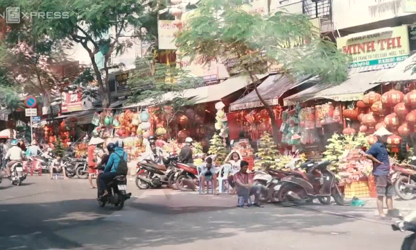Video: Cận cảnh ba khu chợ Tết sầm uất giữa lòng Sài Gòn