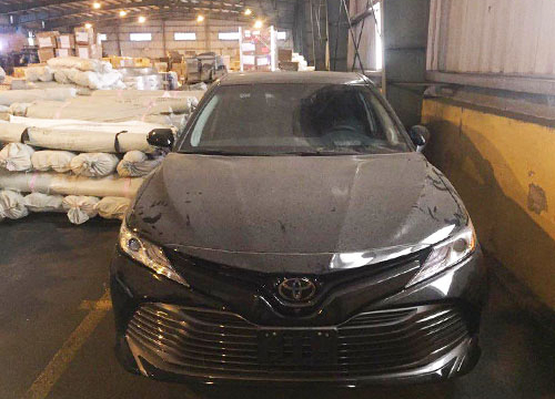 Toyota Camry thế hệ mới đầu tiên về Việt Nam giá gần 2,5 tỷ