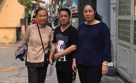 NSND Hồng Vân đến nhà mẹ nghệ sĩ hài Anh Vũ trao gần 700 triệu đồng