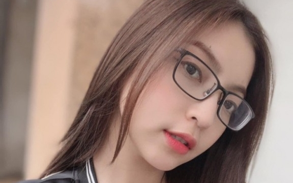 Nhật Lê và Quang Hải đồng loạt bỏ relationship trên Facebook, lại sắp có biến gì đây?