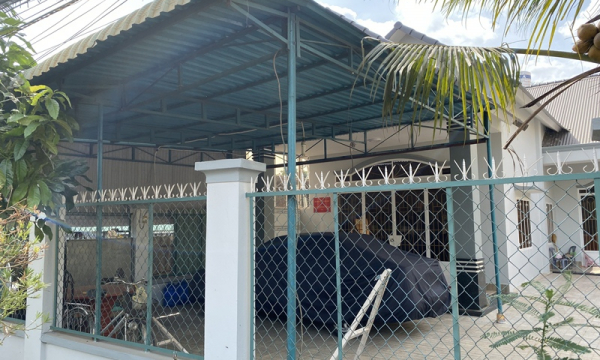 Xôn xao chuyện Phó Chủ tịch HĐND huyện đi ô tô vẫn được nhận nhà nghĩa tình trăm triệu