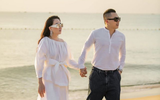 Sao Việt hôm nay: Lệ Quyên diện set đồ gần 35 tỷ đồng, Vũ Khắc Tiệp nắm tay Phượng Chanel chụp hình