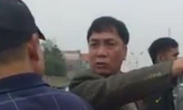 Xôn xao clip Chủ tịch xã xưng 'mày tao' với dân khi đi xử lý cầu xây trái phép