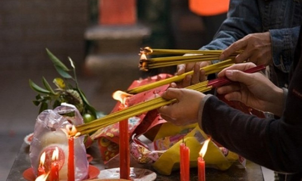 Bài văn khấn cúng Rằm tháng Chạp chuẩn nhất theo phong tục Việt Nam