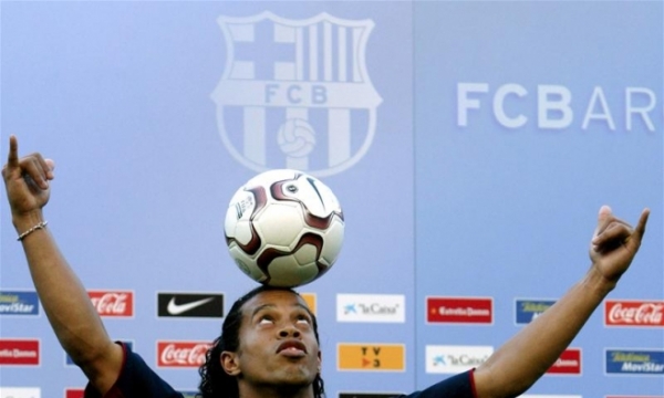 VIDEO: Ronaldinho và những kỹ năng siêu việt trên sân bóng