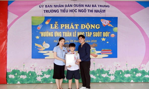 Trao giải cho quán quân Ngôi sao Thời quý II/2020 Nguyễn Phú Thái