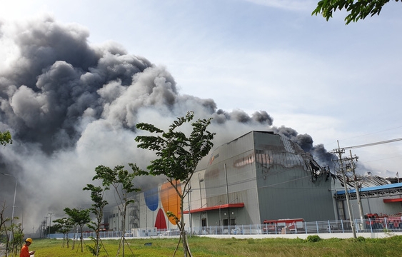 Video: Cháy lớn tại Công ty Cầu Tre trong khu công nghiệp Hiệp Phước