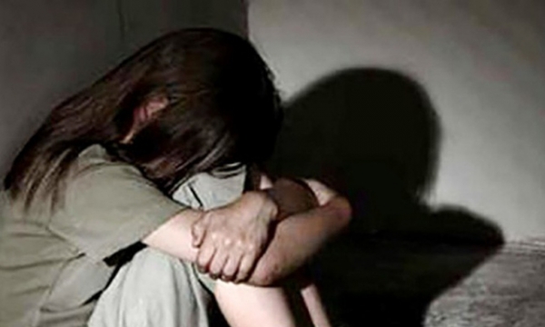 Bắc Kạn: Lái máy xúc hiếp dâm bé gái 13 tuổi
