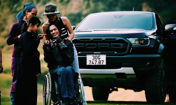NAG Lân “xe lăn” và hành trình tìm lại đam mê tuổi trẻ cùng Ford Ranger Raptor