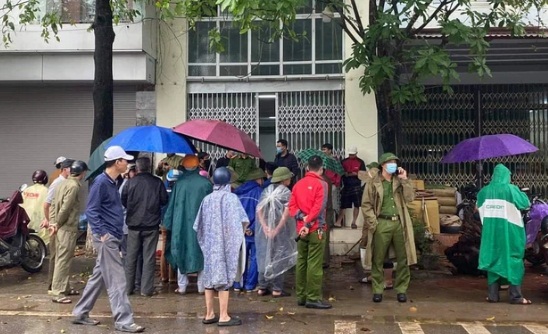 Phát hiện thi thể 2 vợ chồng bốc mùi hôi thối trong căn nhà khóa trái cửa ở Lào Cai