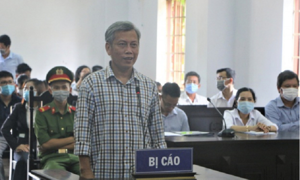Đại gia Trịnh Sướng cười tươi ở tòa, khai công thức chế tạo xăng giả