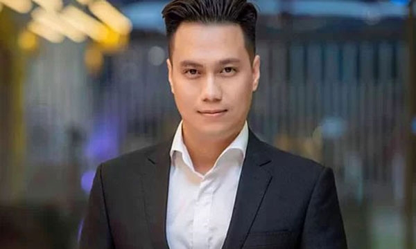 Cuộc sống của diễn viên Việt Anh: Ở nhà đẹp, đi xe sang nhưng nợ tiền tỷ