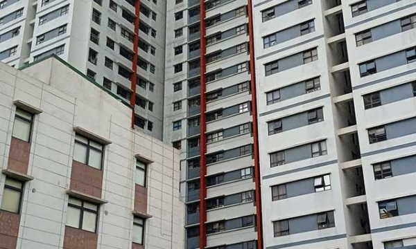 Hà Nội: Bé trai 3 tuổi rơi tầng 6 chung cư tử vong