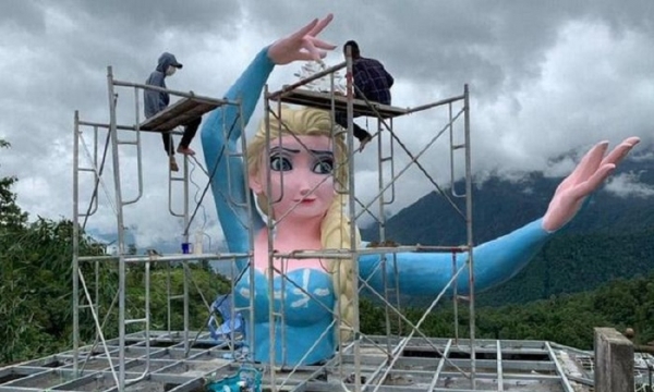 Sa Pa cưỡng chế tháo dỡ tượng nữ hoàng băng giá Elsa 'đột biến'