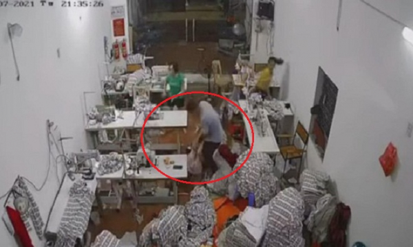Bàng hoàng clip: Chồng chém vợ ở xưởng may, khâu 80 mũi vì ghen tuông