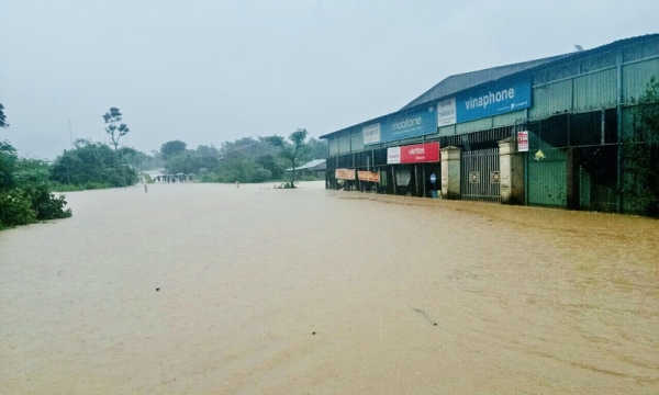 Cập nhật bão số 5 đổ bộ: Đà Nẵng mưa to, 76 hộ dân Quảng Nam bị cô lập