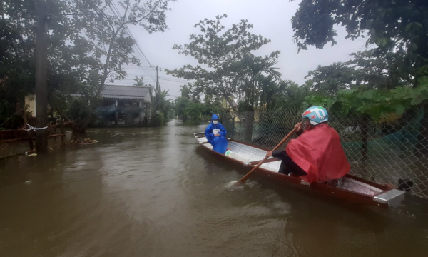 Mưa lớn, nhiều nơi ở Thừa Thiên Huế ngập lụt, sạt lở đất