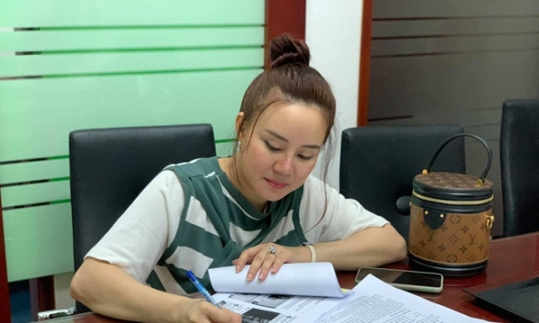 Ca sĩ Vy Oanh nộp đơn đề nghị khởi tố bà Nguyễn Phương Hằng vì 7 buổi livestream