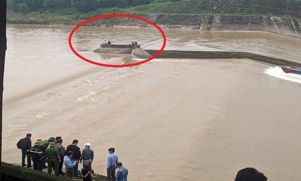Cập nhật giải cứu đoàn cán bộ Sở GTVT Quảng Trị gặp nạn trên sông
