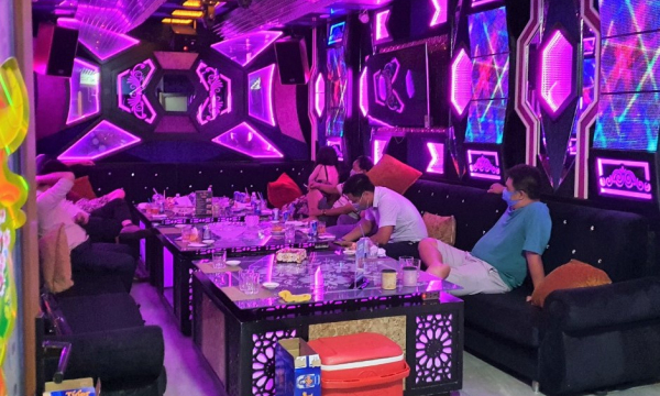 TP.HCM cho phép quán karaoke, massage mở cửa