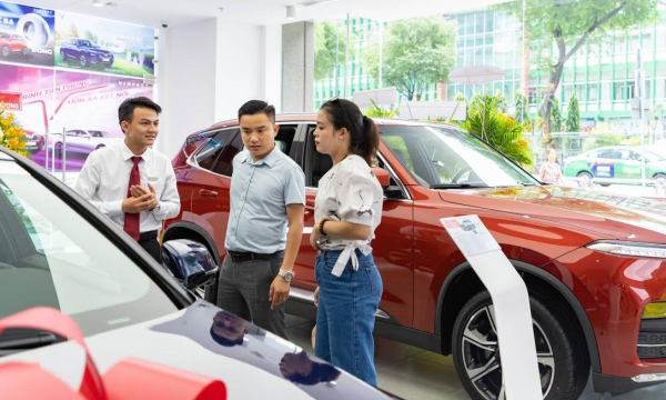Nhiều nhãn hàng sale tất bật cho tháng khuyến mại cuối năm