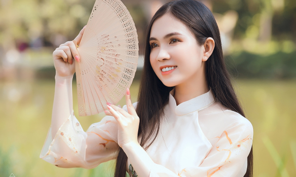 Hot girl miền Tây xinh đẹp, duyên dáng diện áo dài đón Xuân