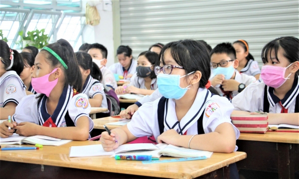 NÓNG: Hà Nội dừng cho học sinh lớp 1-6 tại 12 quận đến trường