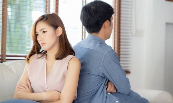 'Suốt ngày khen hàng xóm xinh đẹp cũng là bạo lực gia đình'