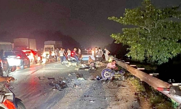 Tin mới vụ tai nạn 3 xe máy tông liên hoàn ở Bắc Ninh làm 5 người thương vong