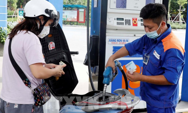 Giá xăng tăng tiếp vào ngày mai?