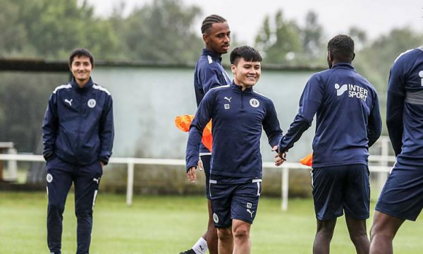 Quang Hải ghi bàn trong trận đầu cho Pau FC
