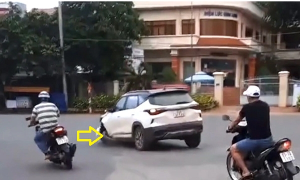 Clip cận cảnh nữ tài xế lái ô tô 'rụng bánh' bỏ chạy sau tai nạn, cày nát mặt đường